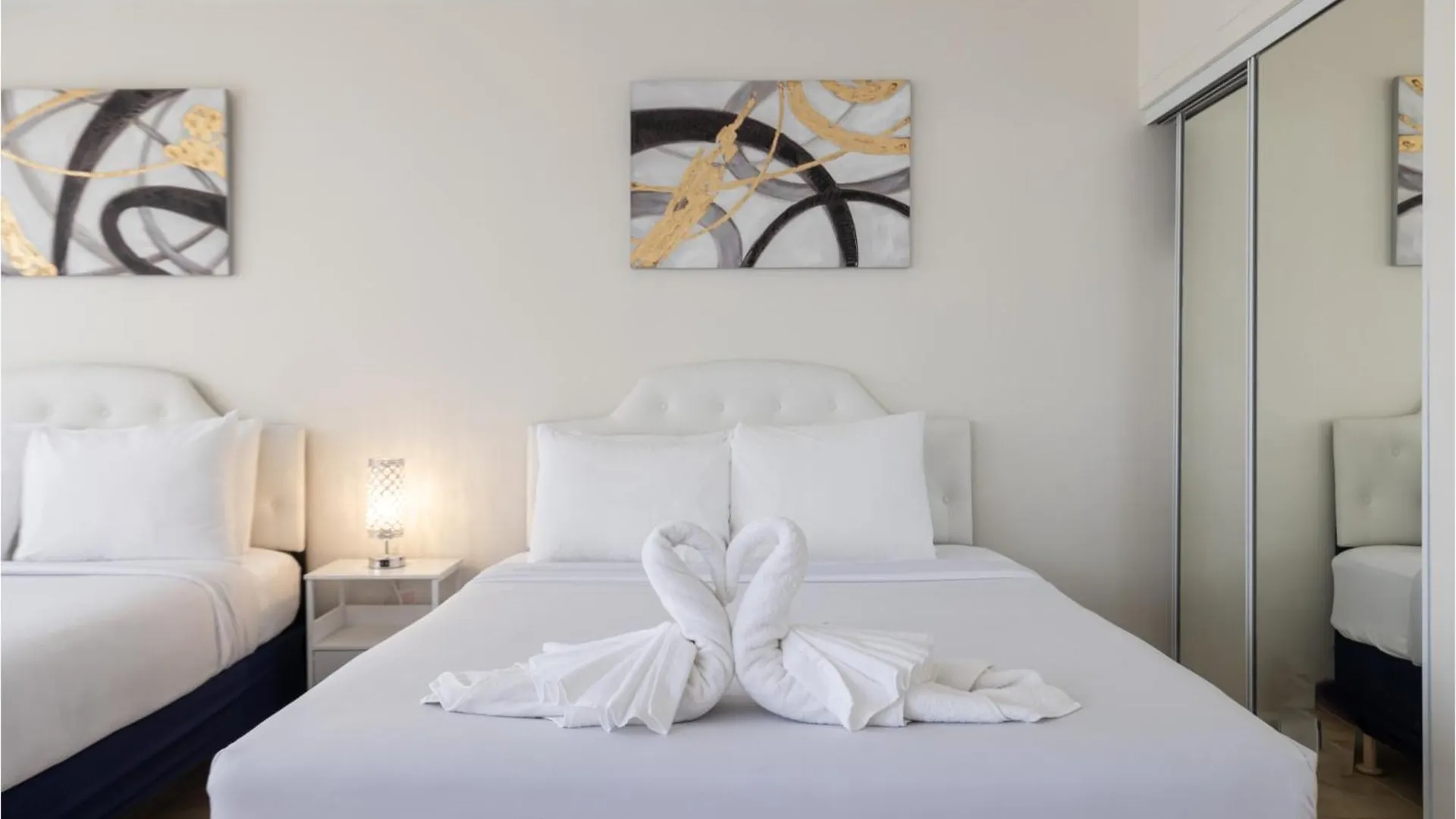 Holiday home Waikiki Banyan T2-29Th 2Double Beds New Renovated Villa Honolulu United States